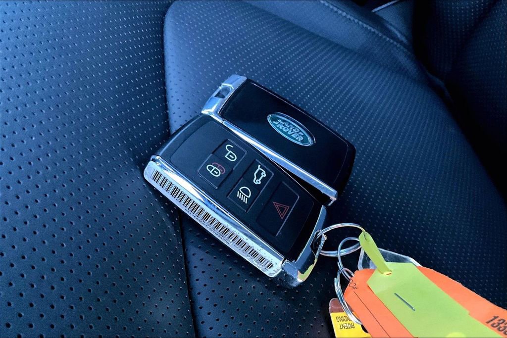 Certified 2025 Land Rover Defender 110 X image 33