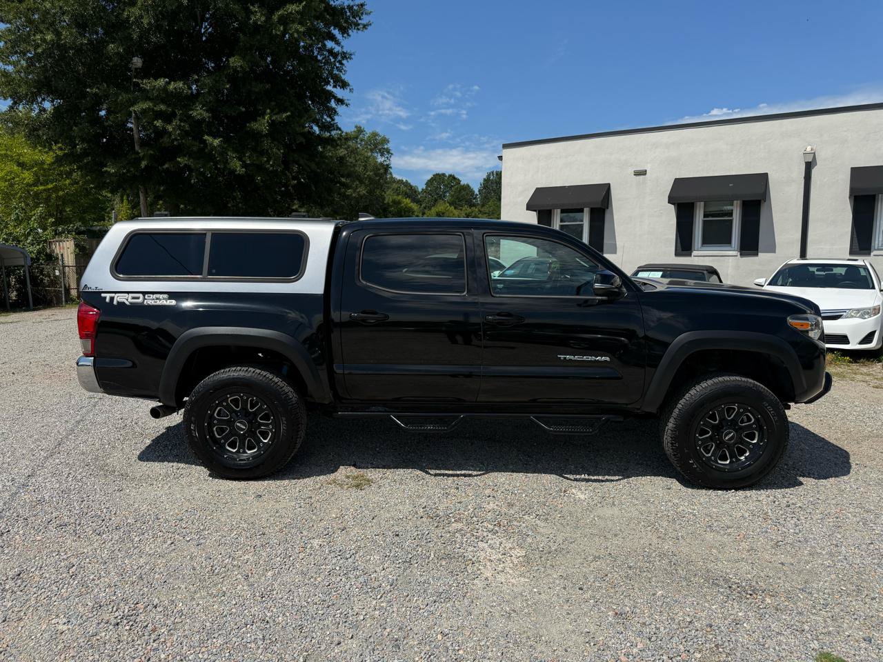 Used 2016 Toyota Tacoma TRD Off-Road w/ Towing Package RWD image 4
