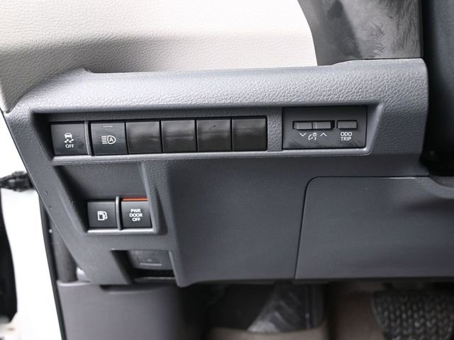 Used 2023 Toyota Sienna Limited image 21