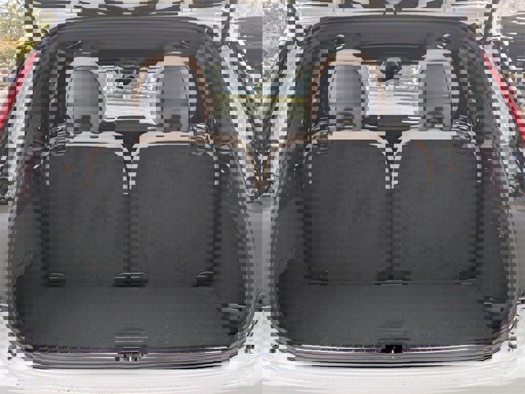 New 2026 Volvo XC90 B6 Plus image 13