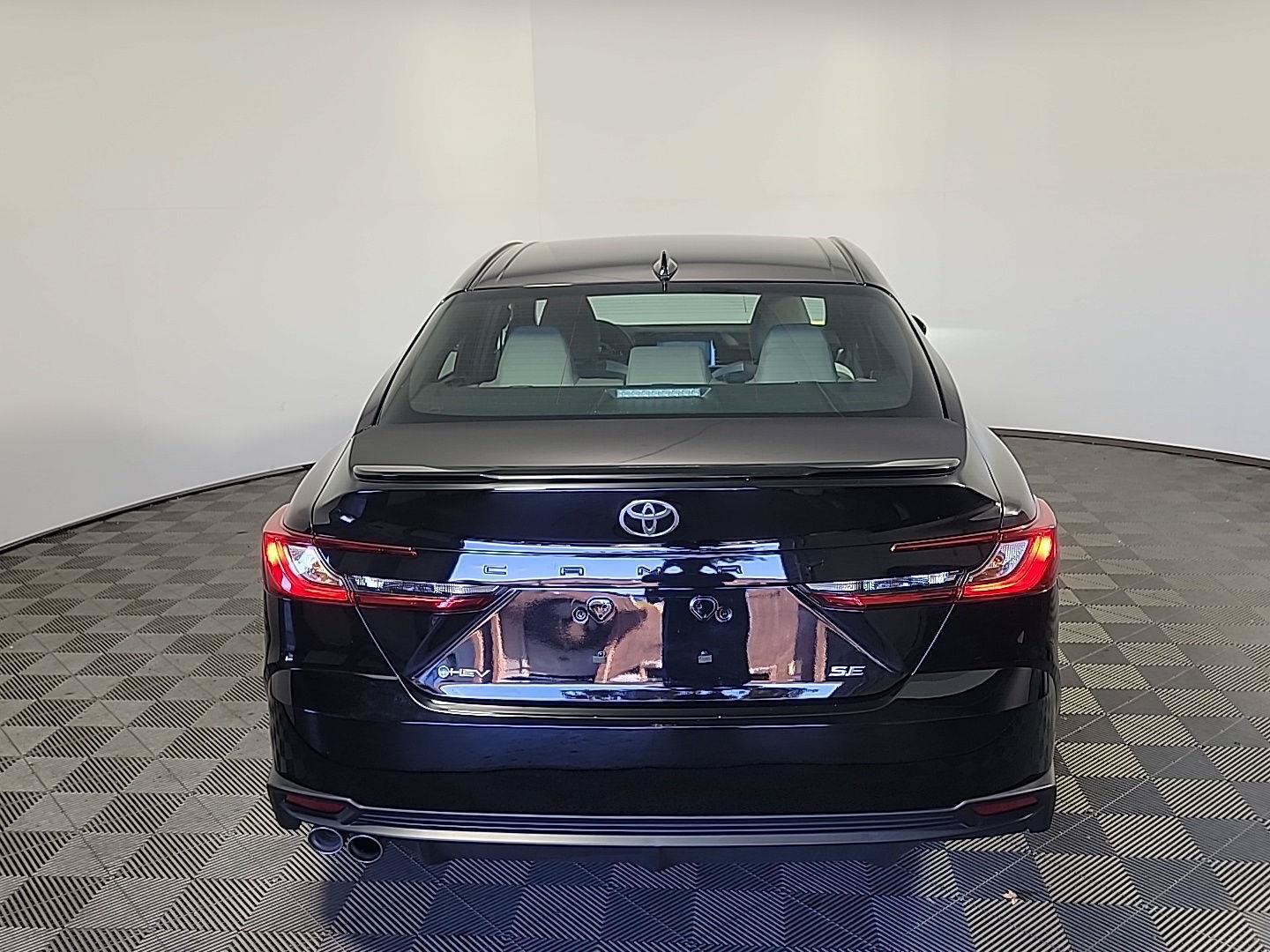 Used 2025 Toyota Camry SE FWD image 5