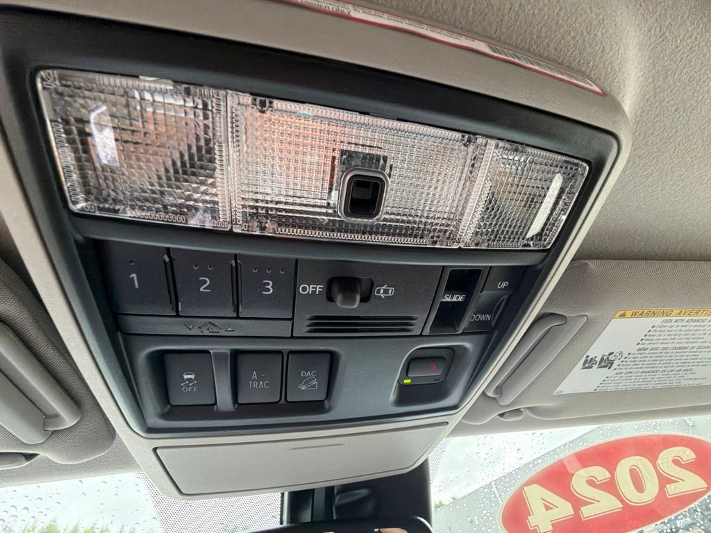 Used 2024 Toyota 4Runner Limited AWD/4WD image 31