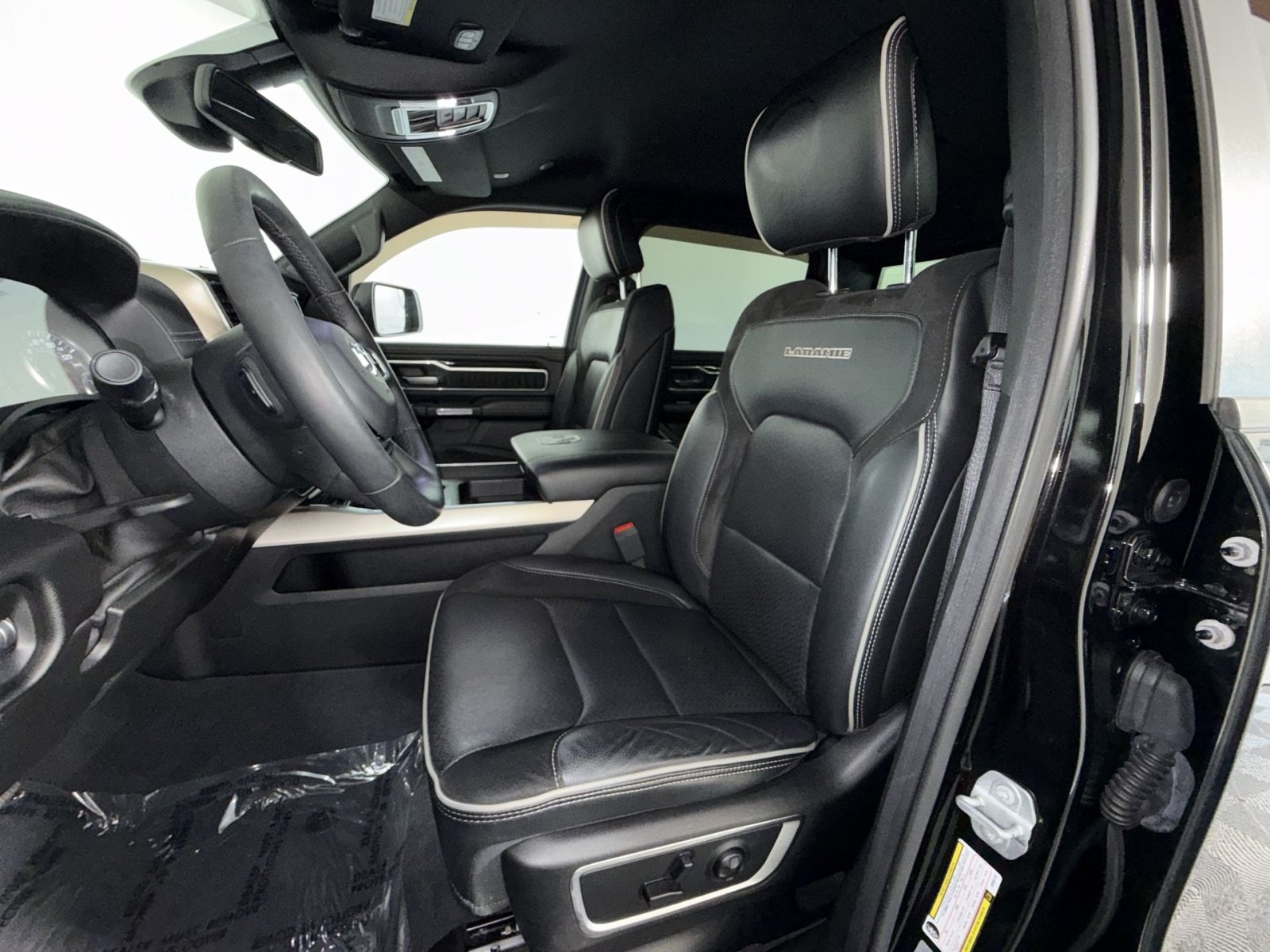Used 2019 RAM 1500 Laramie w/ Sport Appearance Package AWD/4WD image 13