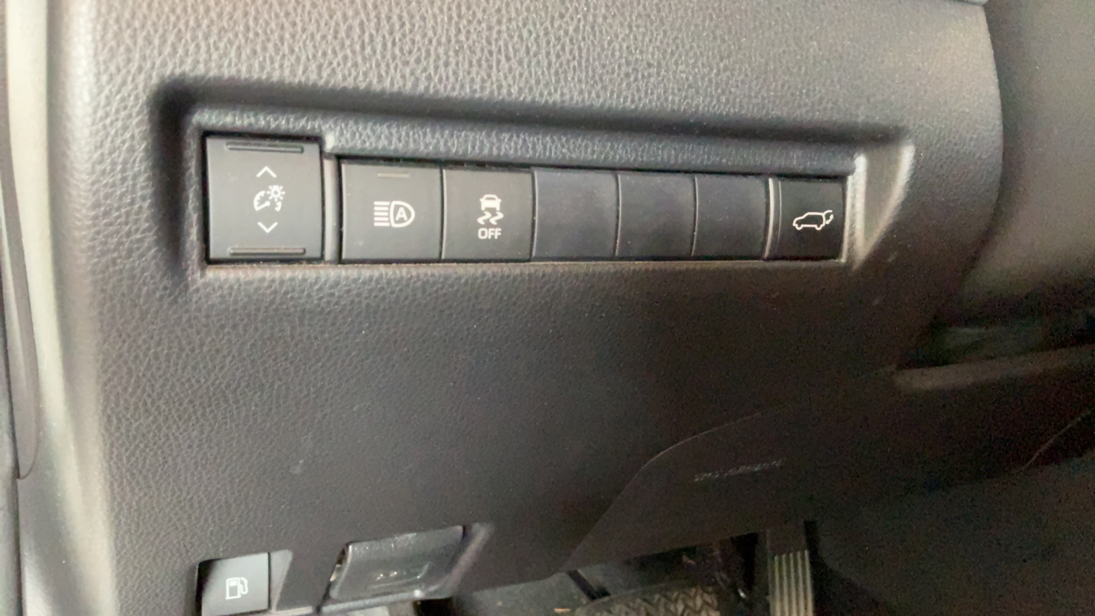 Used 2021 Toyota Venza LE AWD/4WD image 19