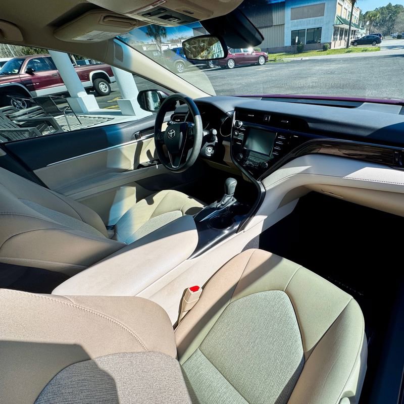 Used 2019 Toyota Camry LE image 9