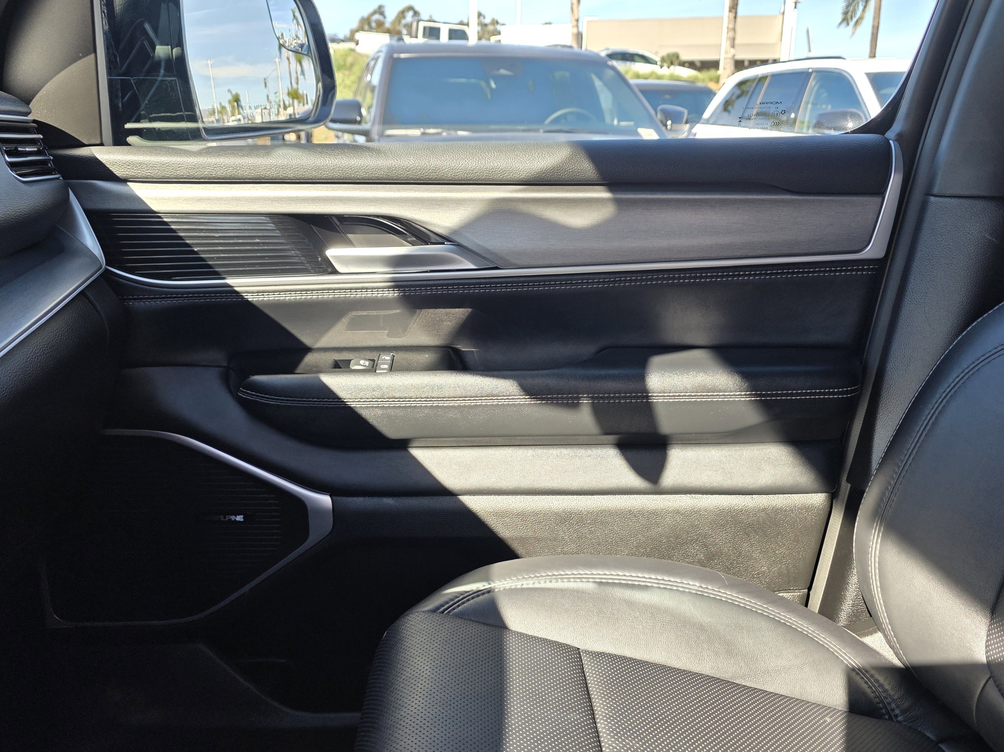 Certified 2025 Jeep Wagoneer Series II w/ 8-Passenger Seating Package image 14