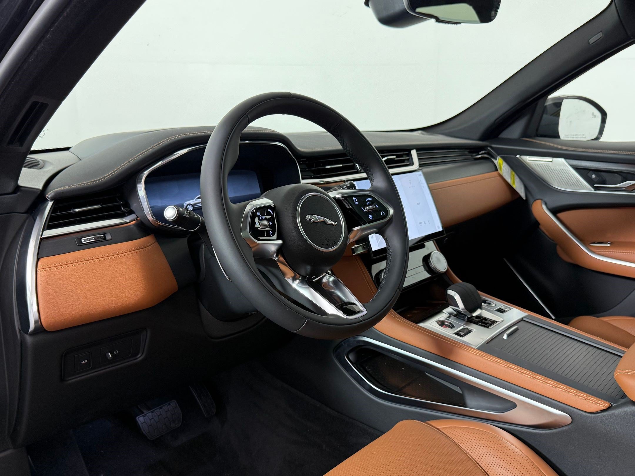 New 2026 Jaguar F-PACE R-Dynamic S AWD/4WD image 4