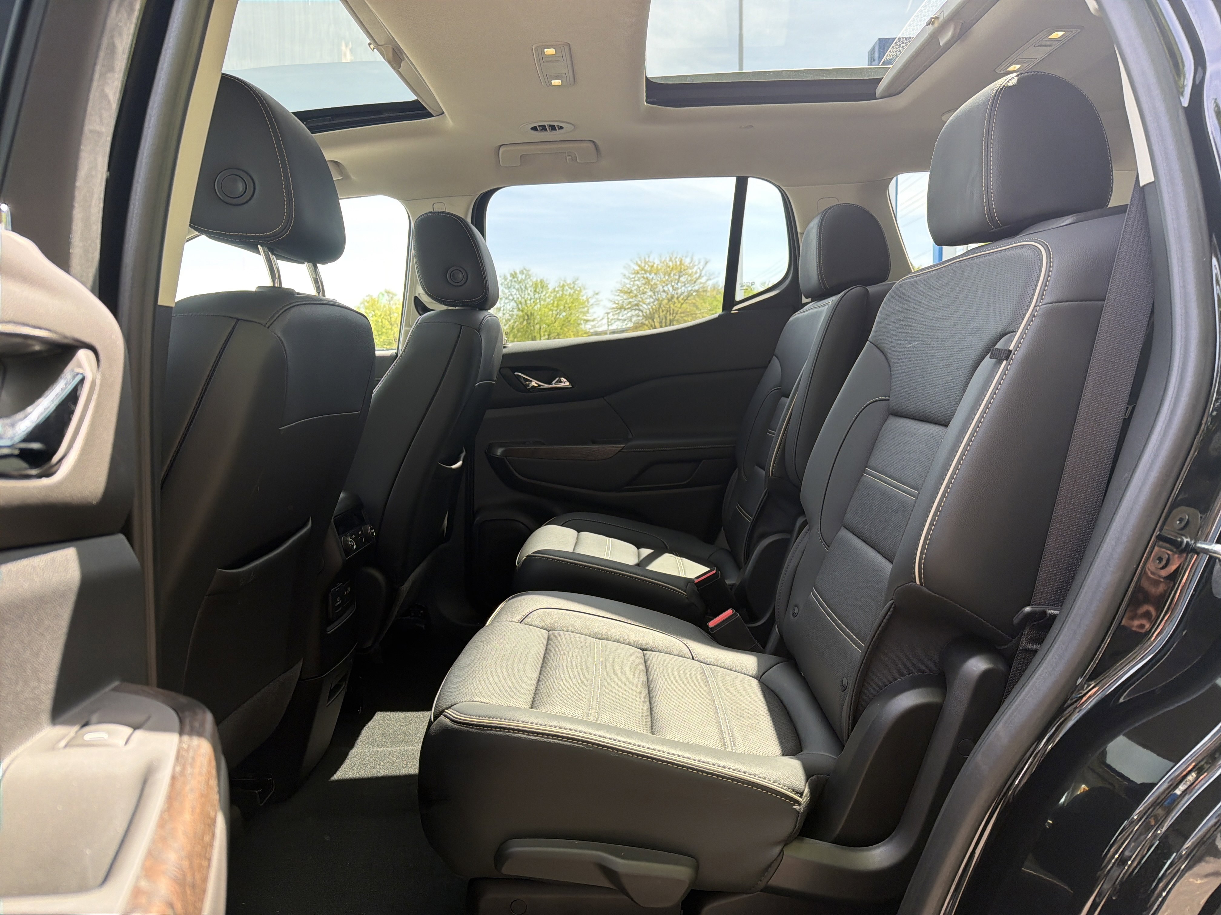 Used 2023 GMC Acadia Denali w/ Black Diamond Edition image 31