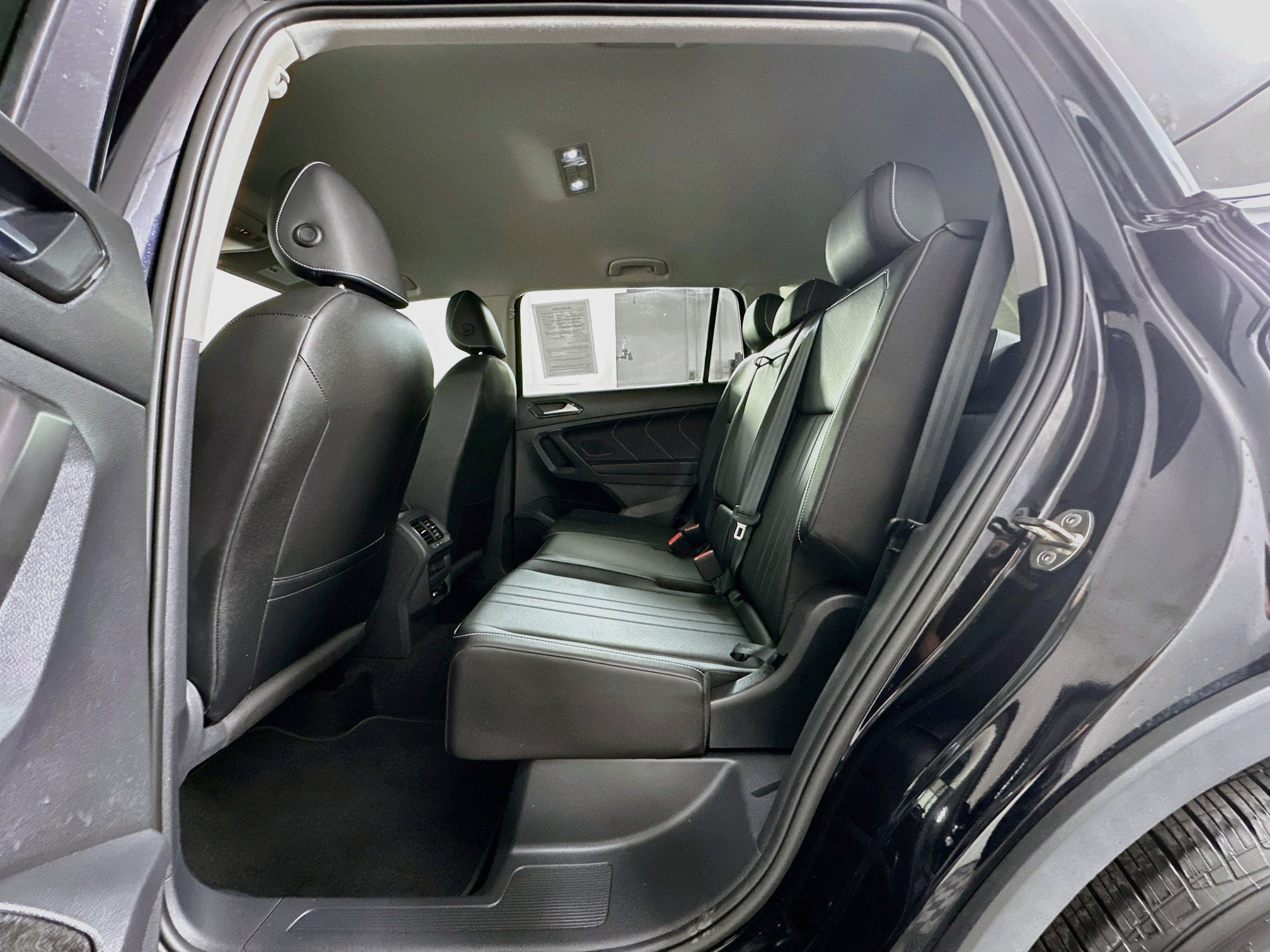 Used 2023 Volkswagen Tiguan SE FWD image 28