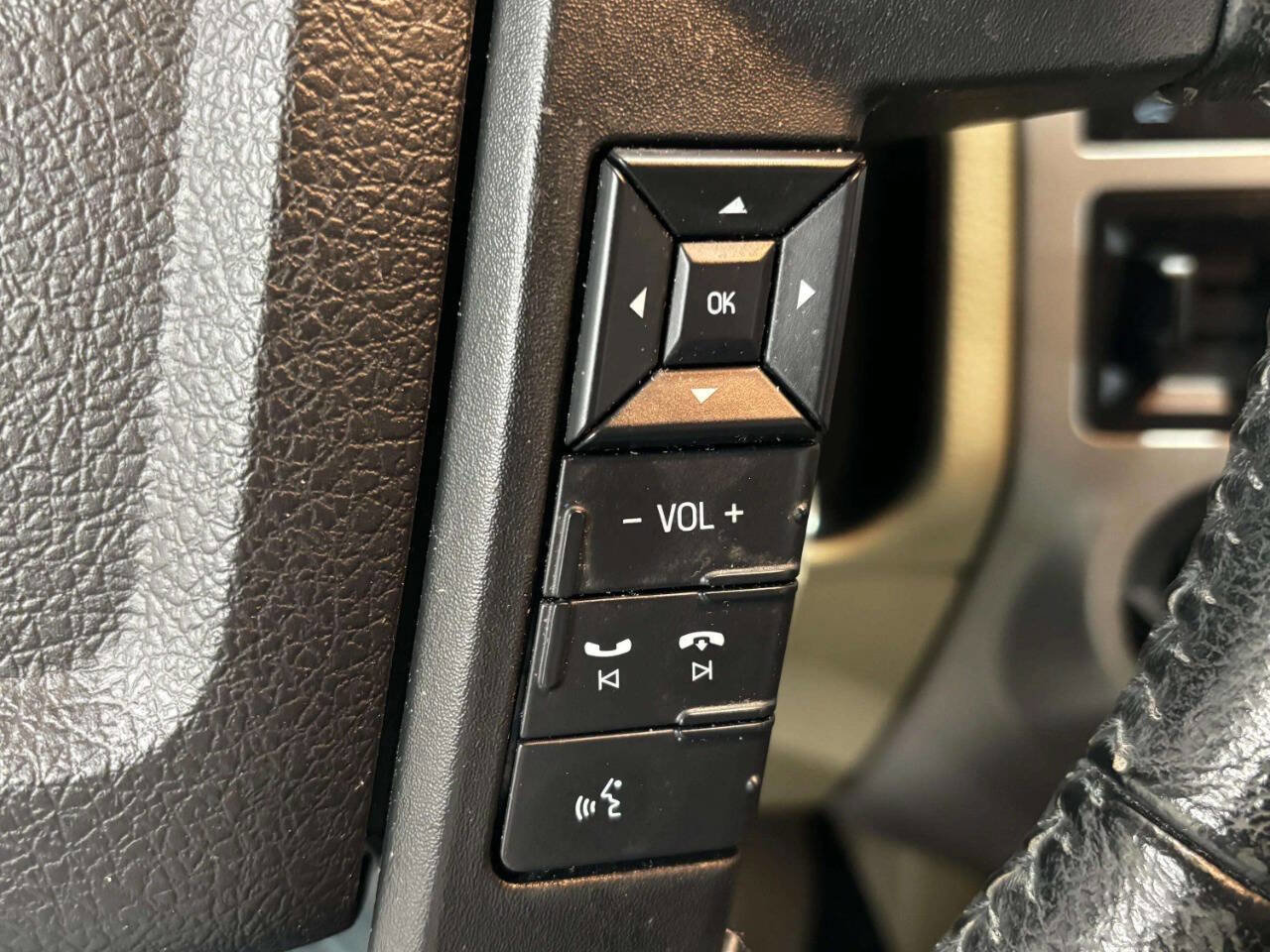 Used 2017 Ford Expedition XLT w/ Equipment Group 202A RWD image 36