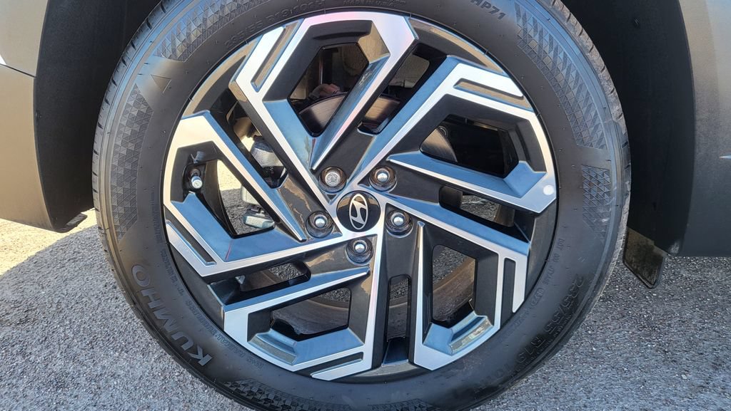 Used 2025 Hyundai Tucson Limited FWD image 17