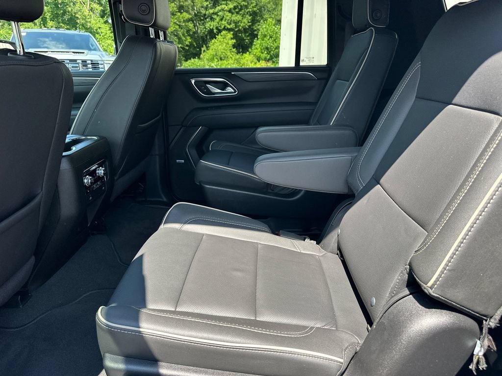 Used 2024 GMC Yukon XL SLT w/ SLT Luxury Package RWD image 21