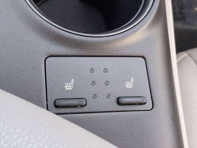 Certified 2021 Toyota Camry SE w/ Cold Weather Package FWD image 22
