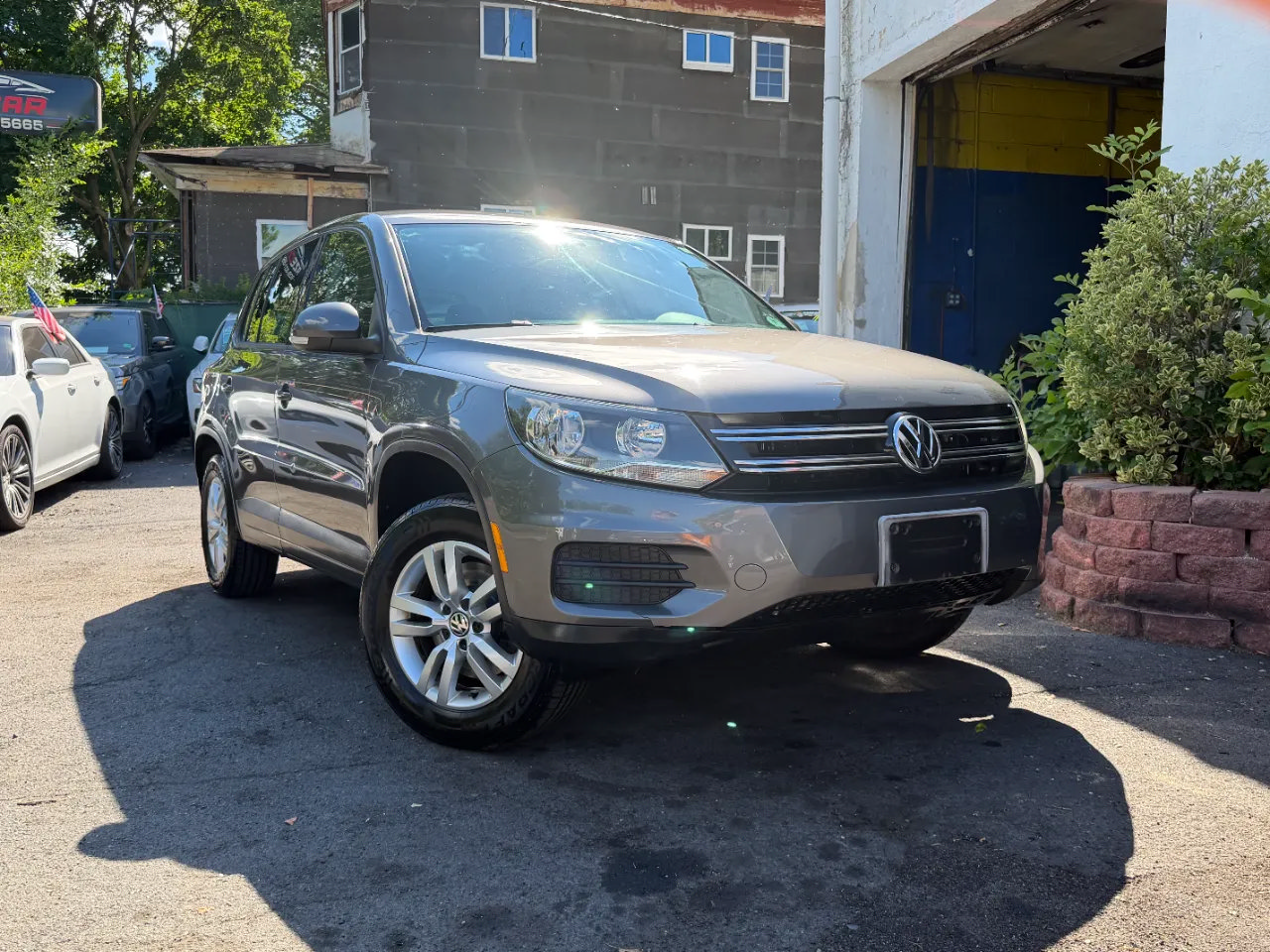 Used 2012 Volkswagen Tiguan LE FWD image 15