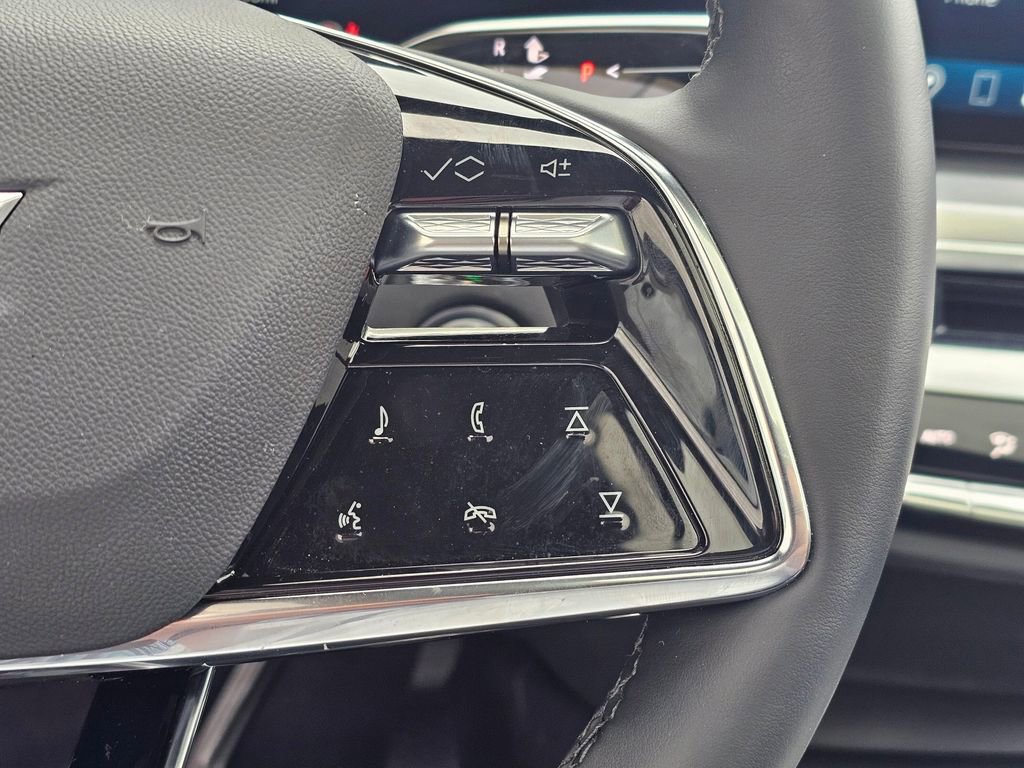 Used 2025 Cadillac Lyriq Sport image 25