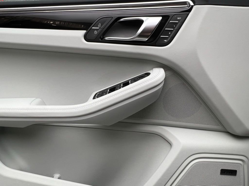 New 2026 Porsche Macan image 19