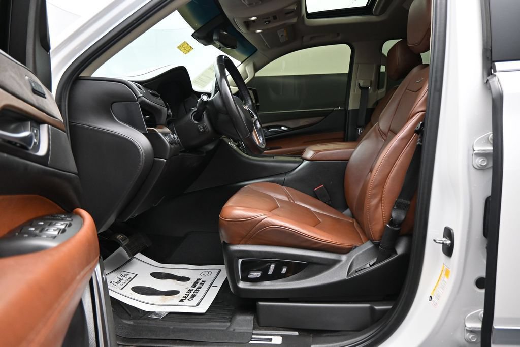 Used 2018 Cadillac Escalade Luxury AWD/4WD image 10