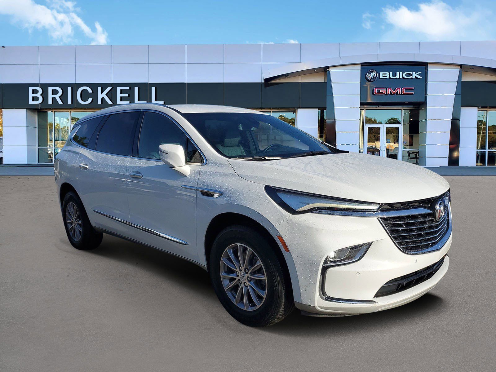 Used 2023 Buick Enclave Essence FWD image 2