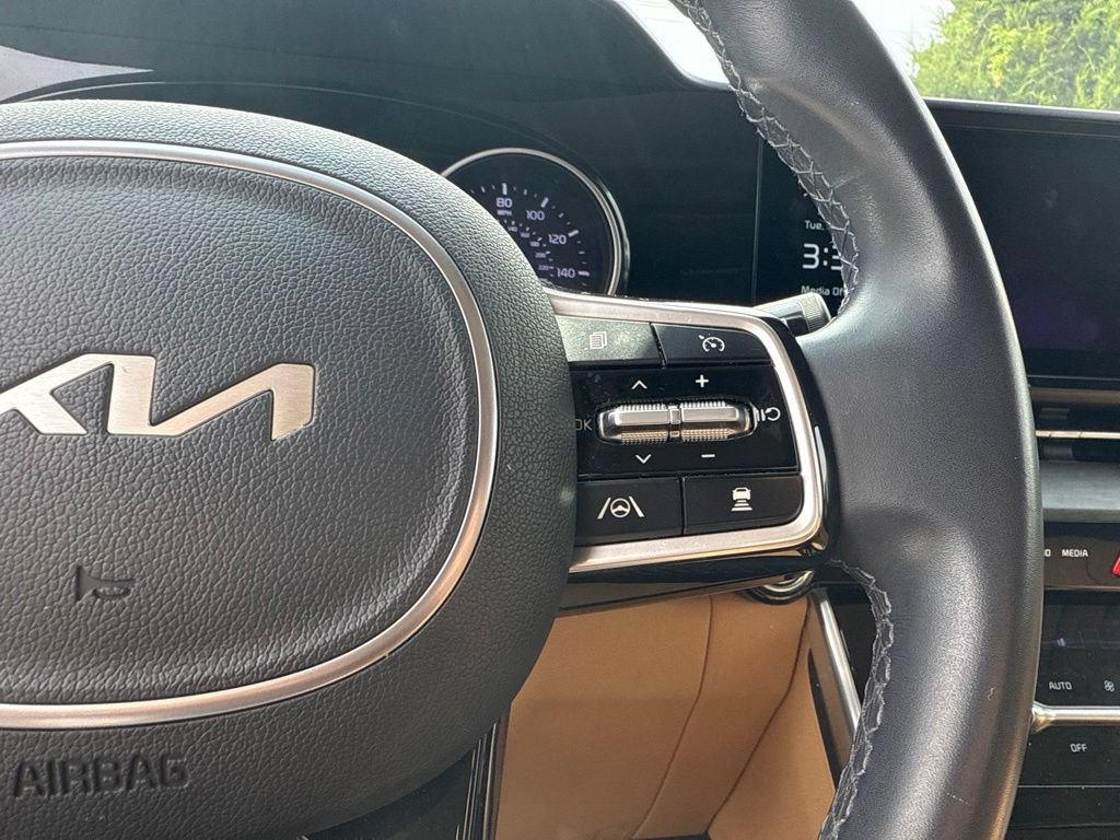 Used 2024 Kia Carnival EX FWD image 8