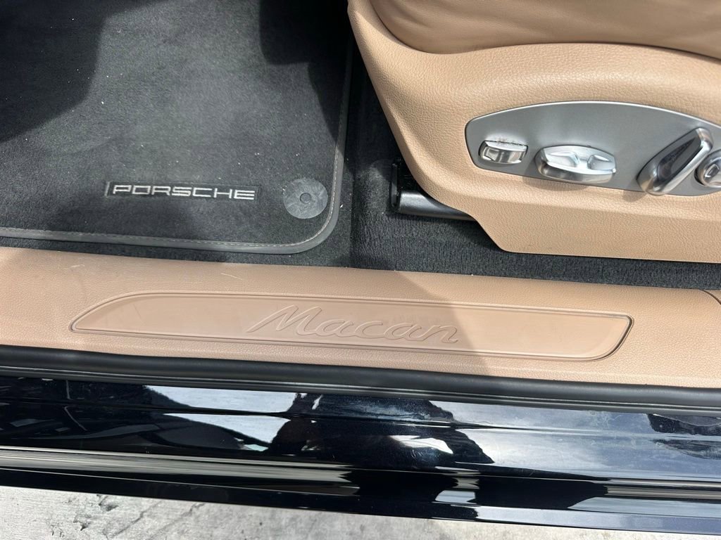 Certified 2023 Porsche Macan AWD/4WD image 22