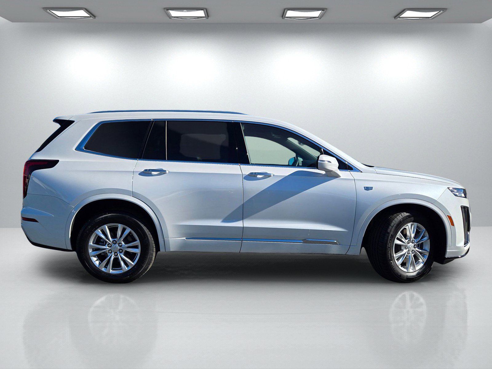 Used 2025 Cadillac XT6 Luxury image 3