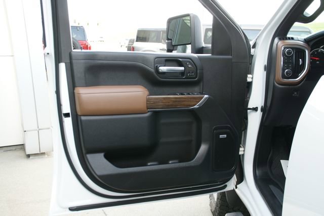 Used 2020 Chevrolet Silverado 2500 High Country w/ Safety Package II AWD/4WD image 15