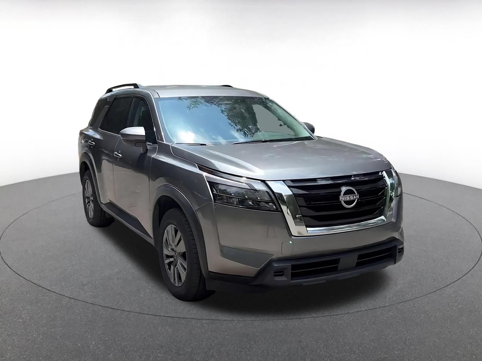 Used 2025 Nissan Pathfinder SV FWD image 3