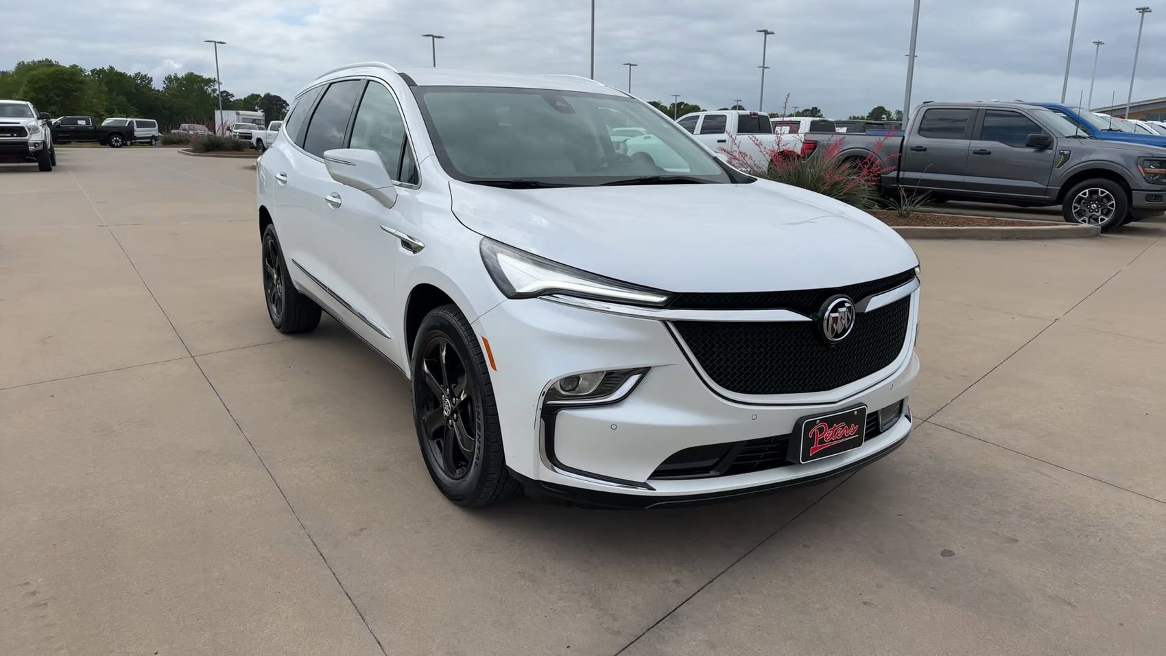 Used 2023 Buick Enclave Essence w/ Sport Touring Edition image 3