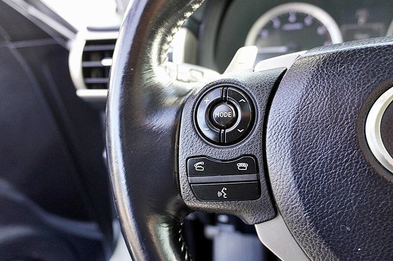 Used 2016 Lexus IS 200t RWD image 31