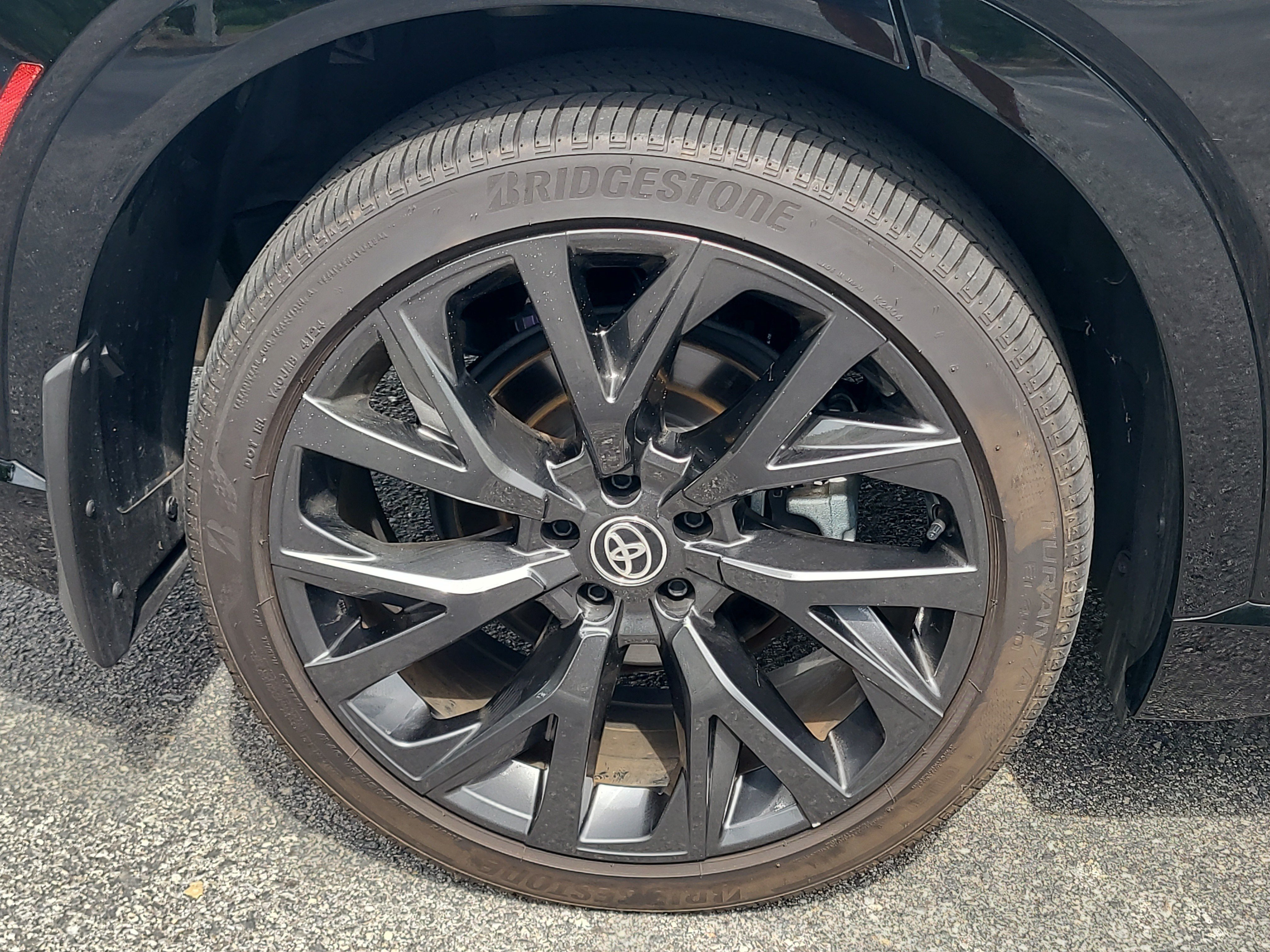 Certified 2025 Toyota Crown Signia AWD/4WD image 9