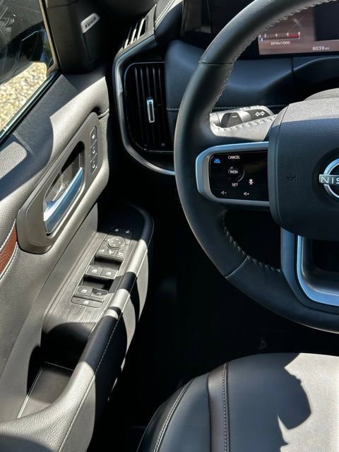 Used 2025 Nissan Armada SL AWD/4WD image 30