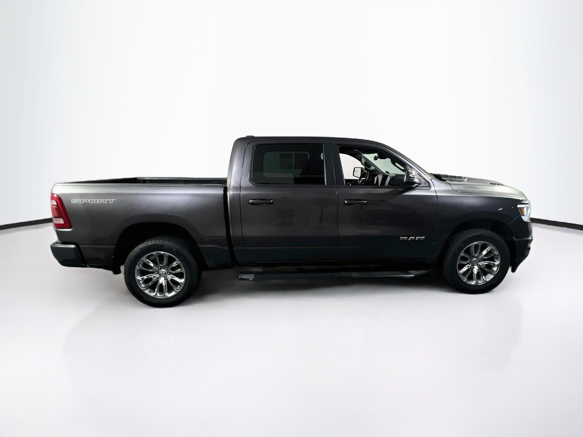 Used 2023 RAM 1500 Laramie AWD/4WD image 4