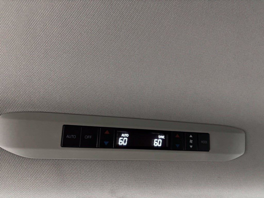Used 2025 Toyota Sienna XLE AWD/4WD image 48