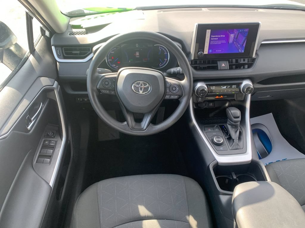 Used 2025 Toyota RAV4 XLE AWD/4WD image 17