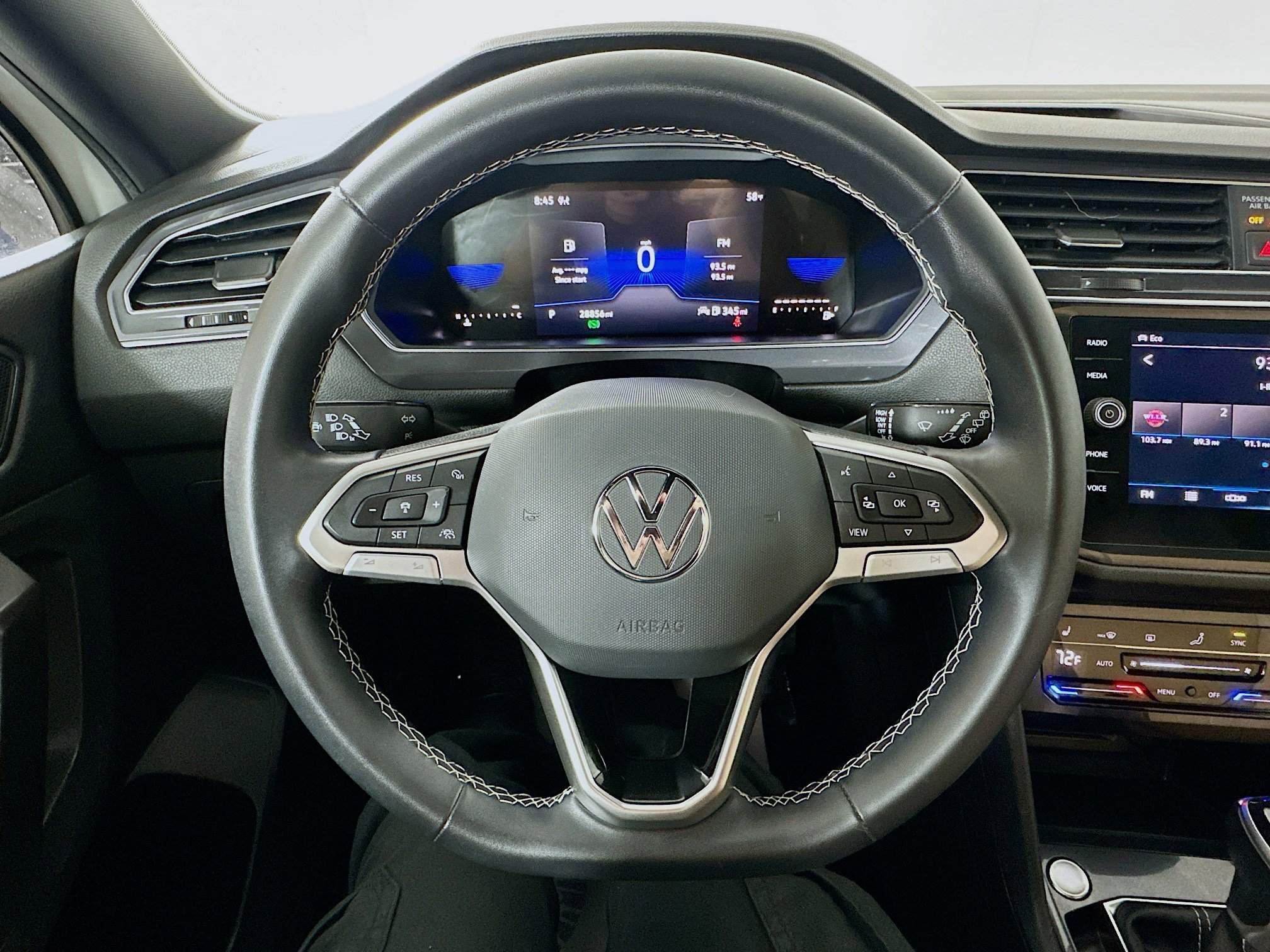 Used 2023 Volkswagen Tiguan SE AWD/4WD image 11