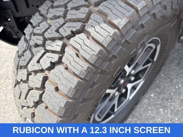 Used 2024 Jeep Gladiator Rubicon w/ Convenience Group AWD/4WD image 9