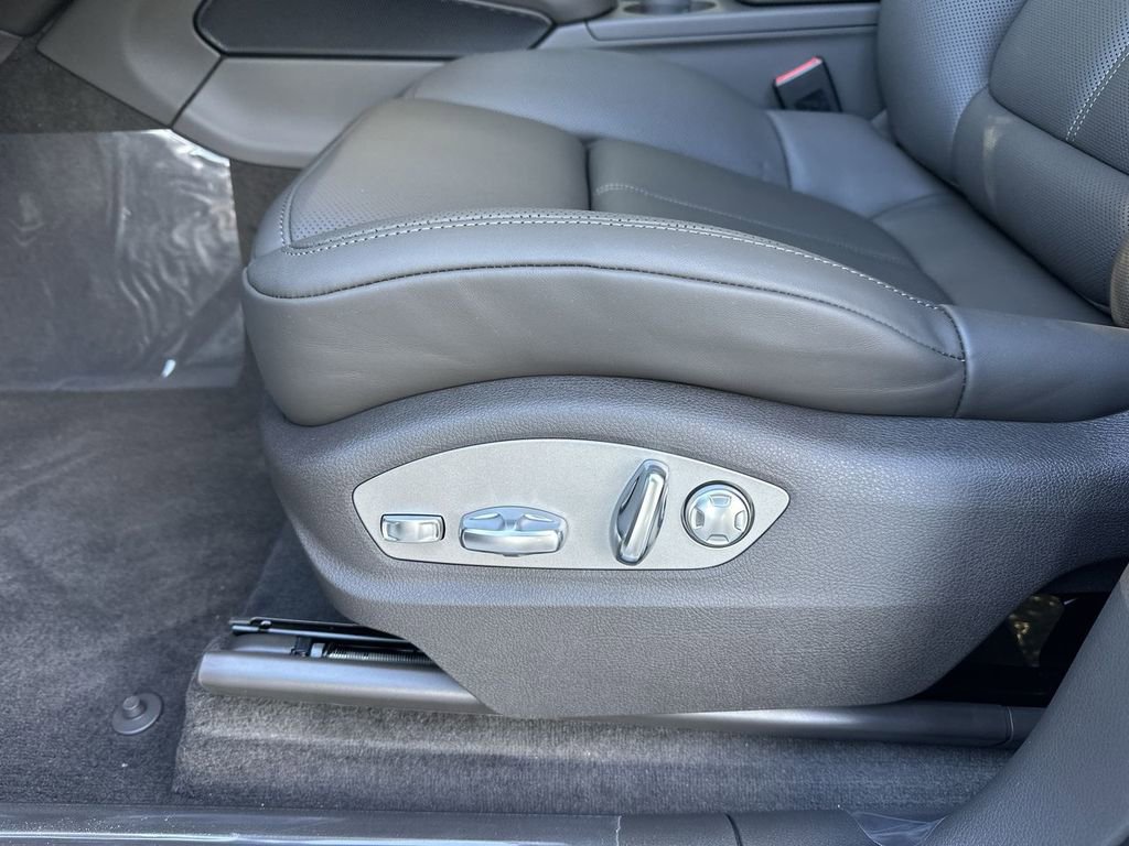 New 2026 Porsche Macan image 16