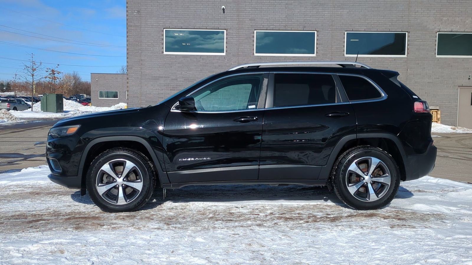 Used 2020 Jeep Cherokee Limited image 2