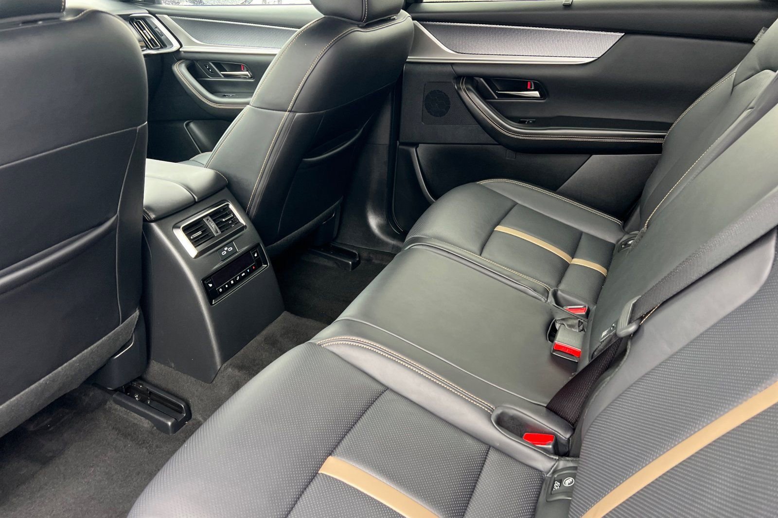 Certified 2025 MAZDA CX-70 3.3 Turbo S w/ Premium Package image 10