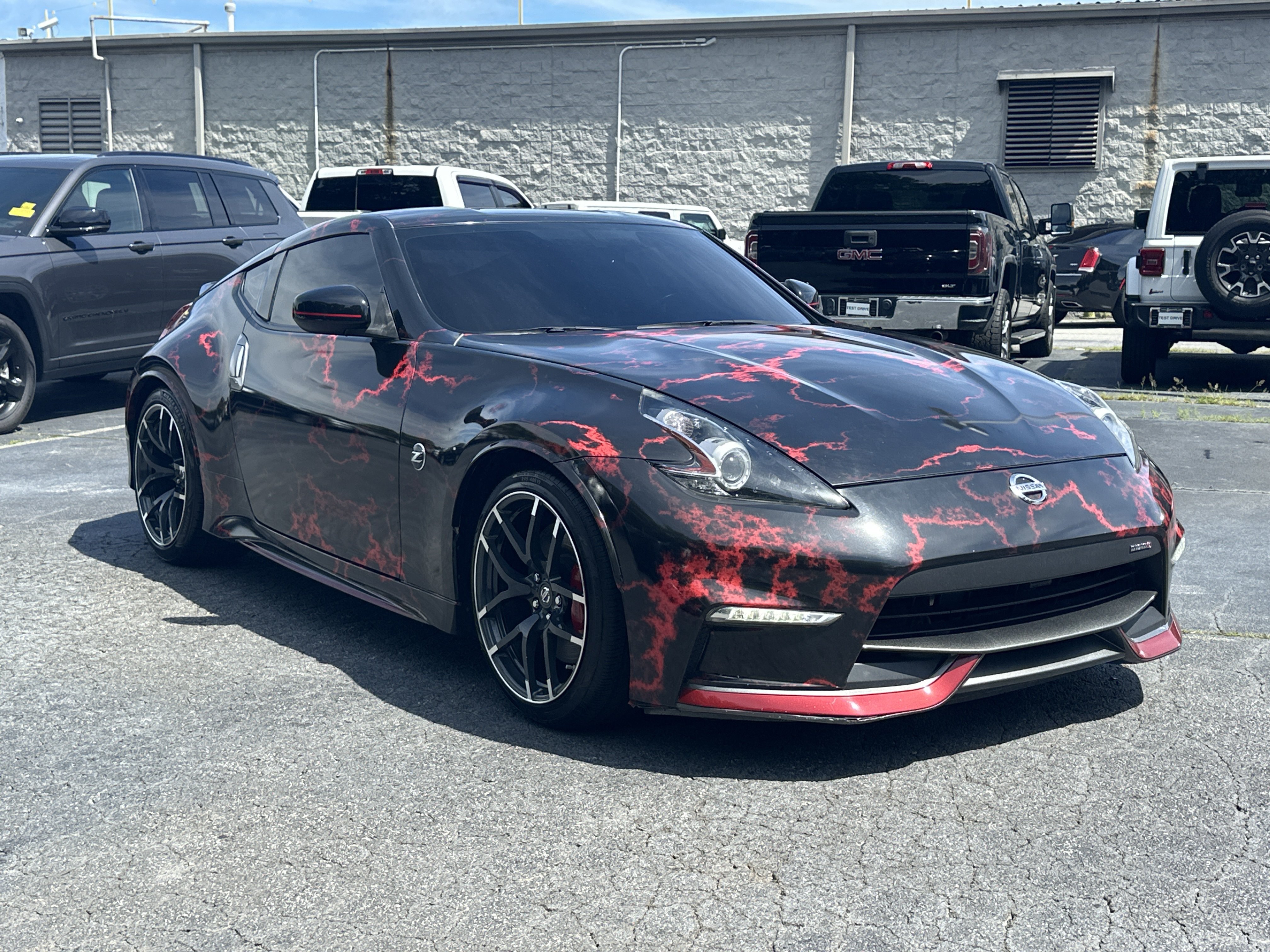 Used 2020 Nissan 370Z NISMO RWD image 2