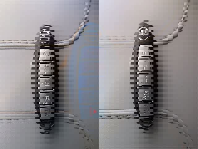 Used 2017 Nissan Rogue SL w/ SL Premium Package image 38