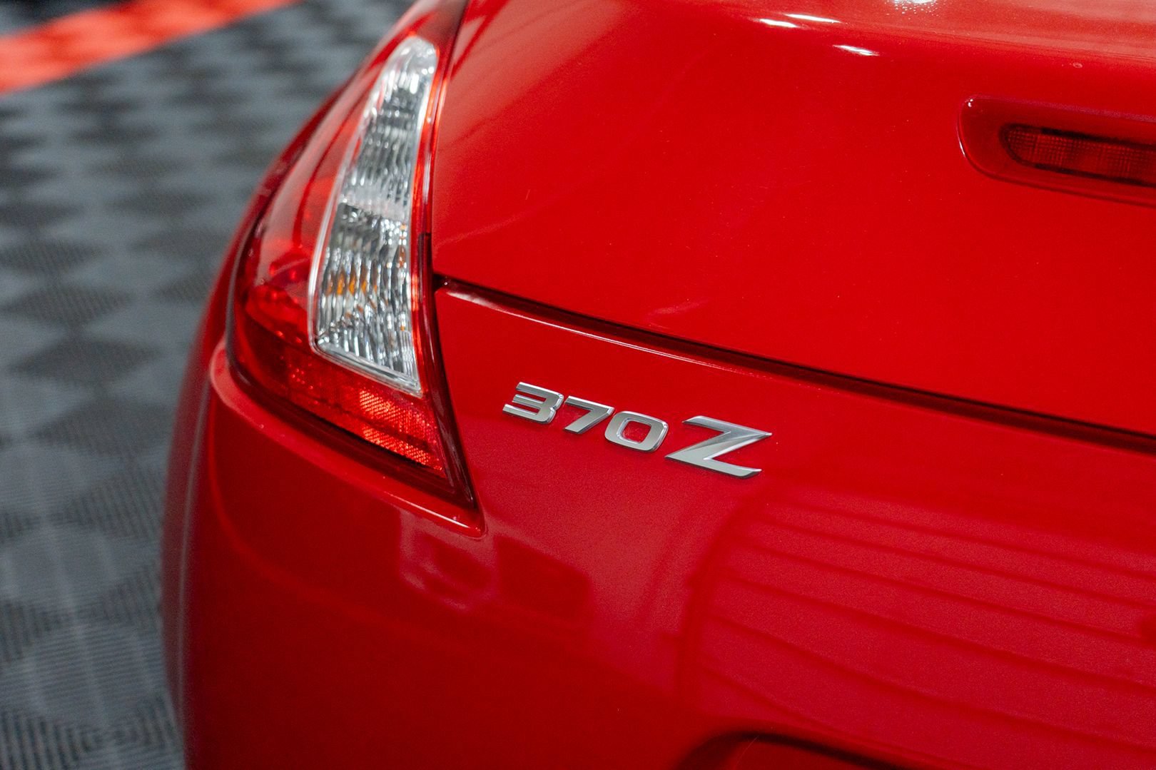 Used 2016 Nissan 370Z Coupe RWD image 9