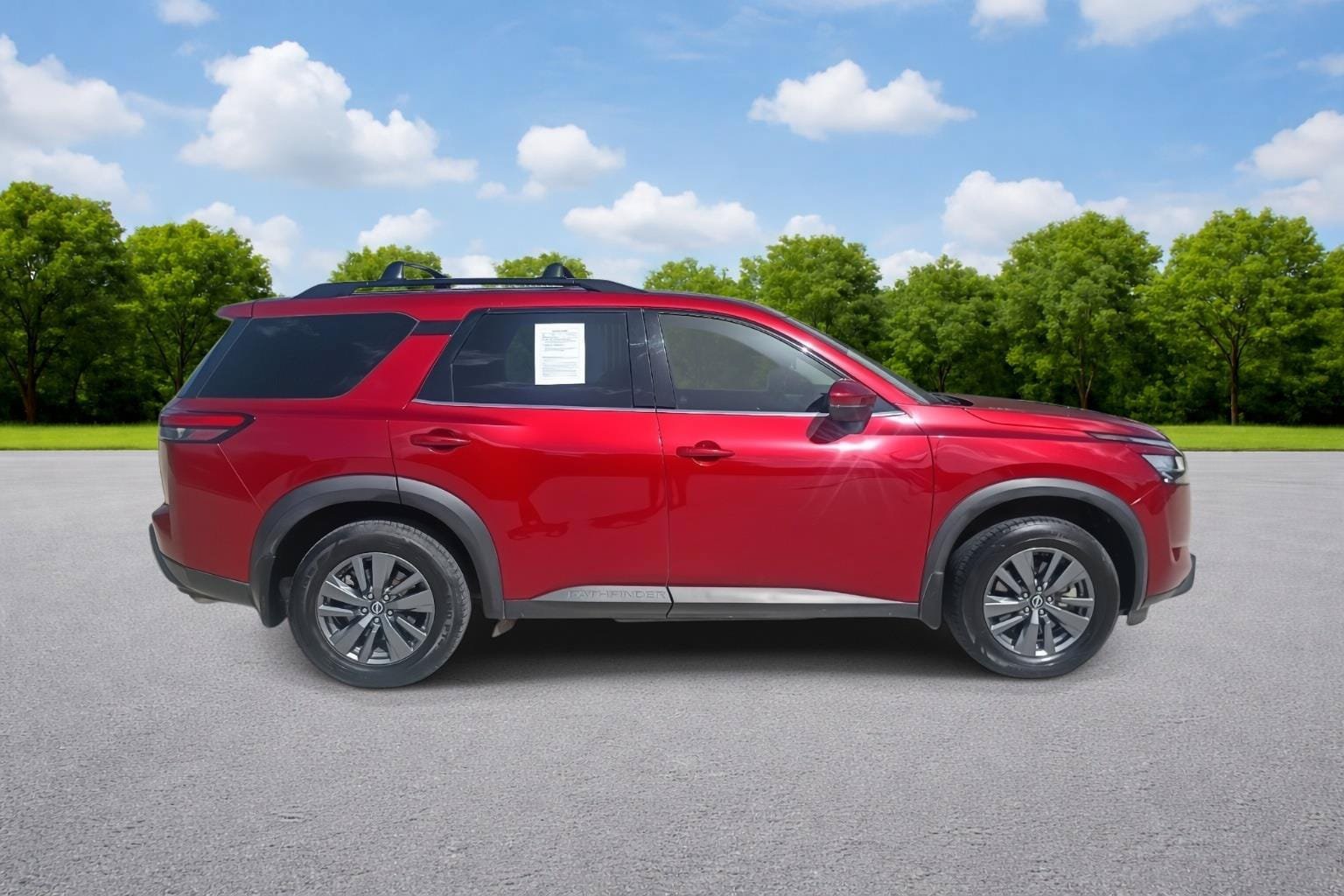 Used 2022 Nissan Pathfinder SV w/ SV Black Package FWD image 8