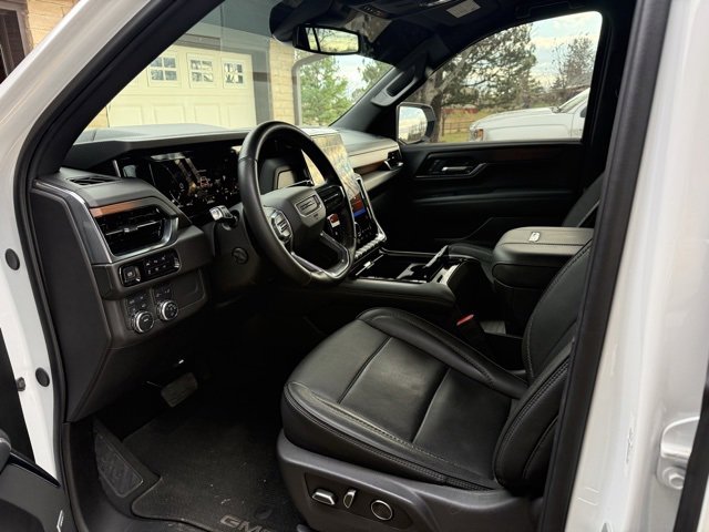 Used 2025 GMC Yukon XL Denali image 8