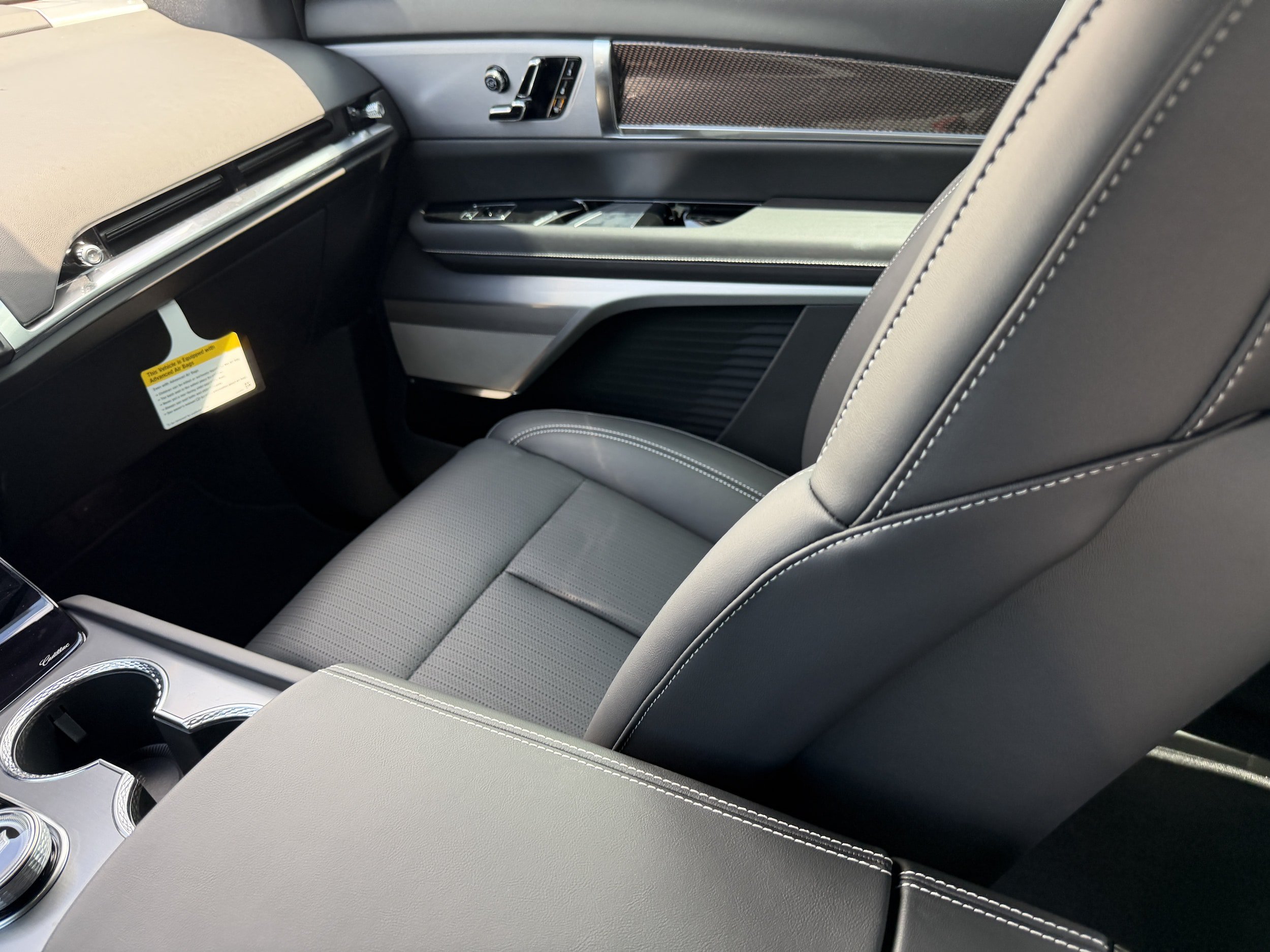 New 2027 Cadillac Vistiq Luxury w/ LPO, Floor Liner Package AWD/4WD image 14