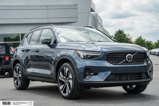 New 2026 Volvo XC40 B5 Plus w/ Climate Package AWD/4WD image 1