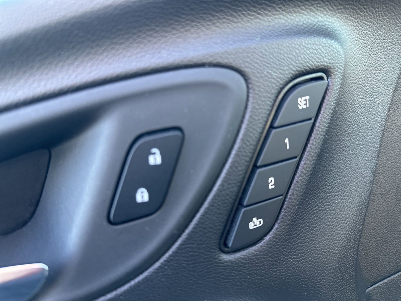 Used 2024 Buick Encore GX Avenir w/ Avenir Convenience Package image 14