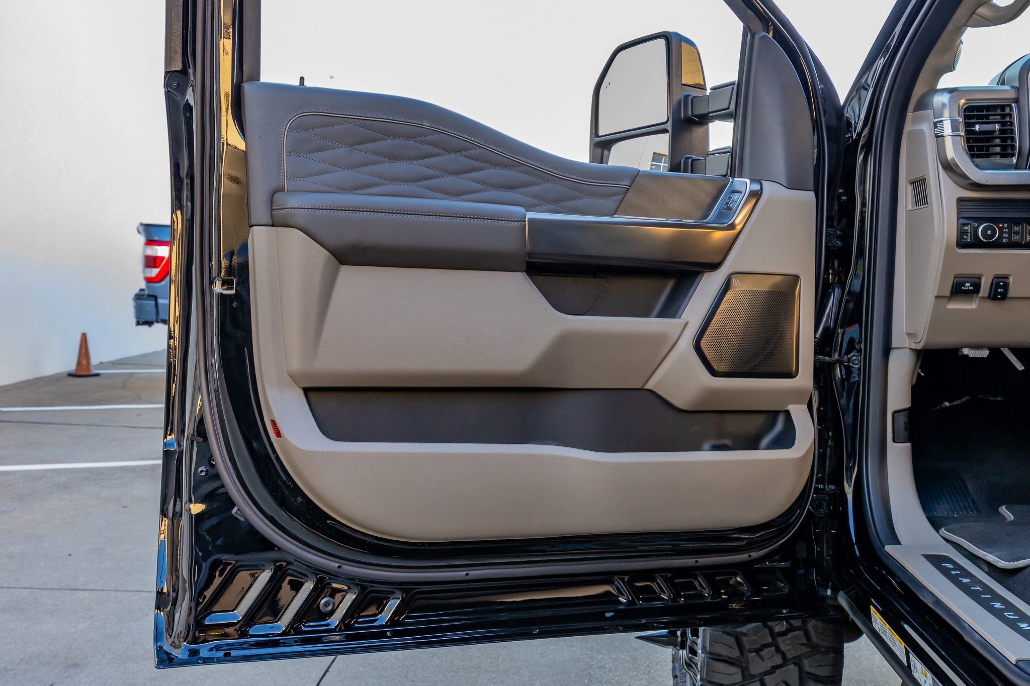 Used 2026 Ford F450 Platinum w/ Platinum Plus Package image 35