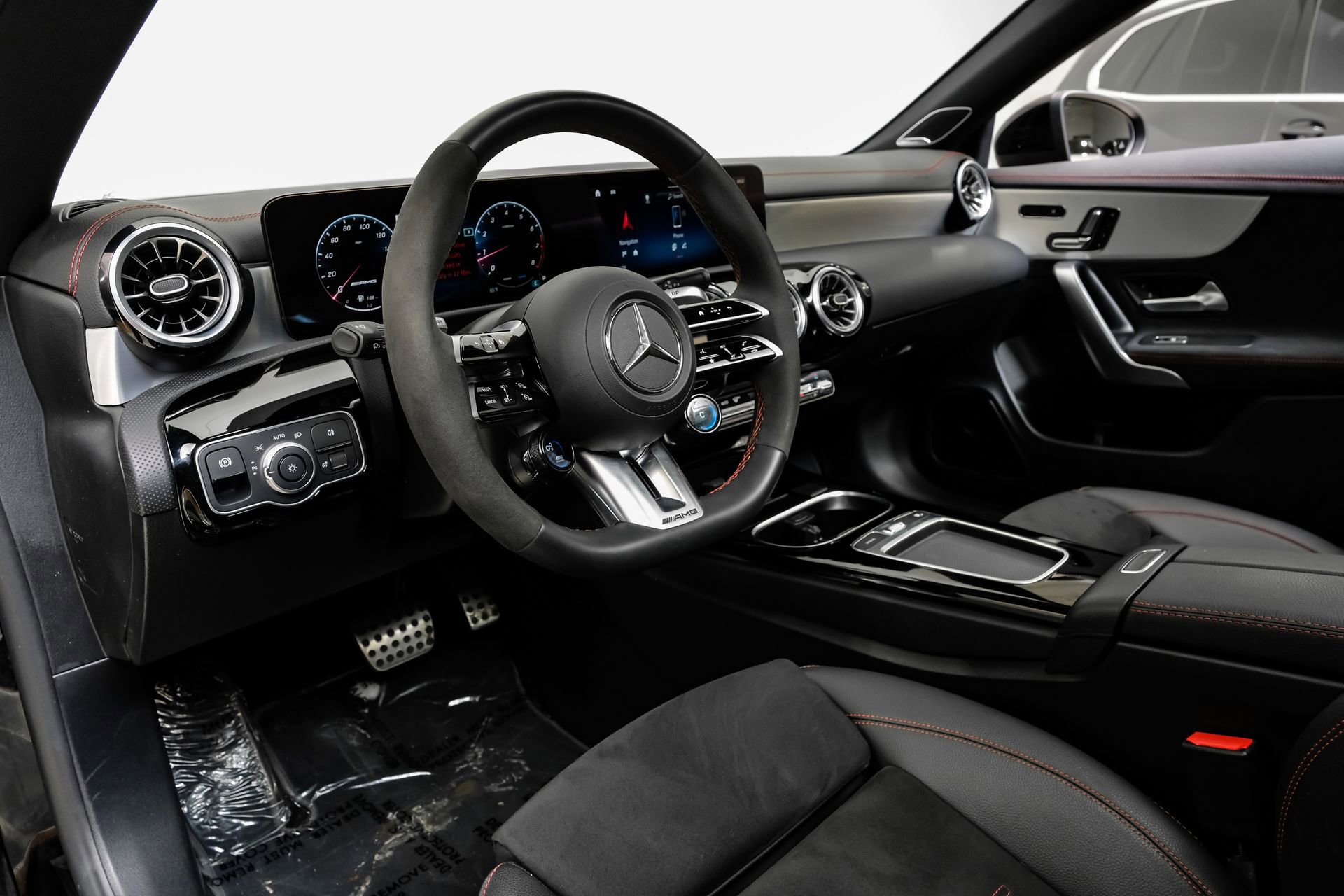 Used 2024 Mercedes-Benz CLA 35 AMG 4MATIC image 3