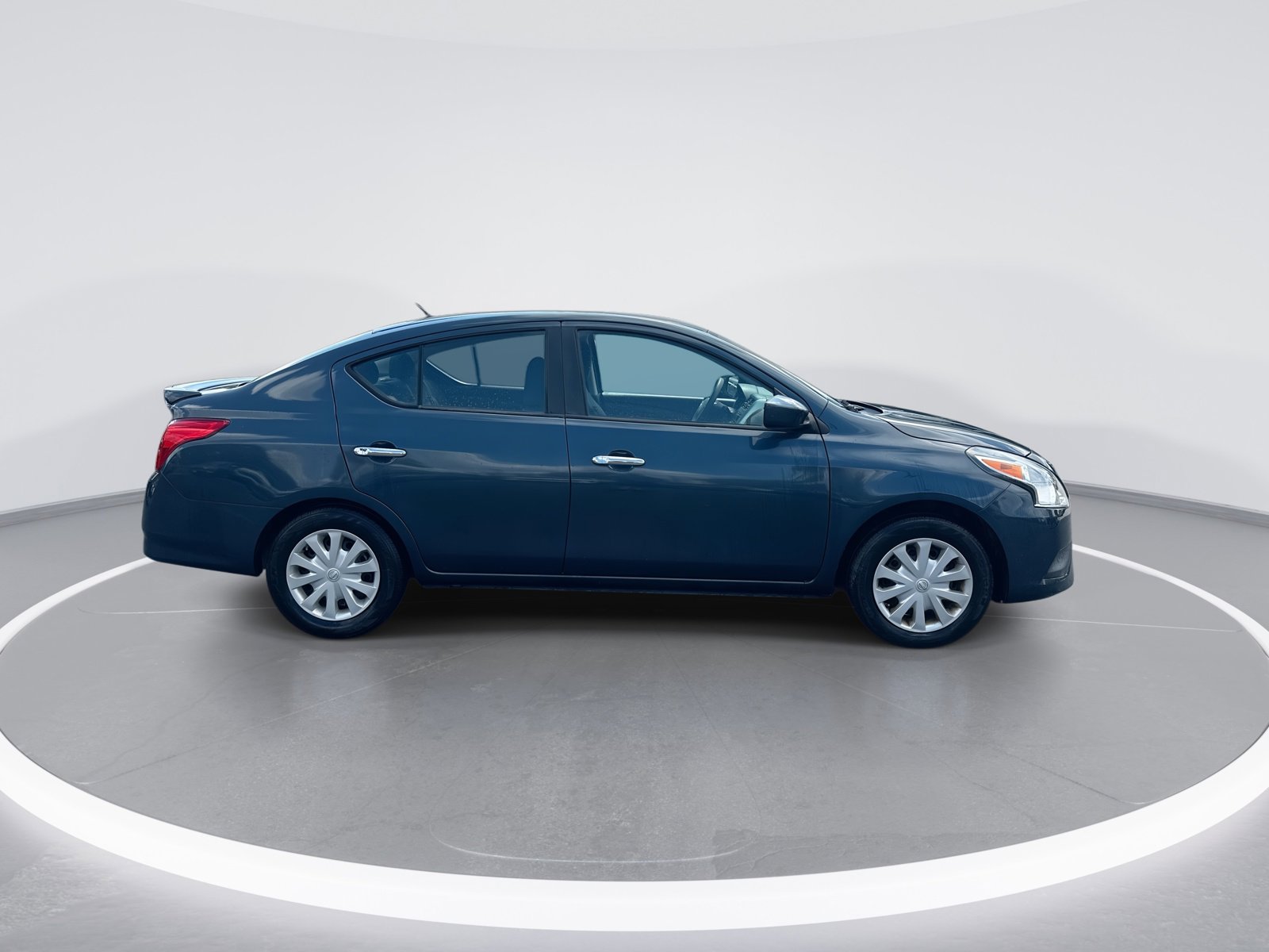 Used 2016 Nissan Versa SV FWD image 10